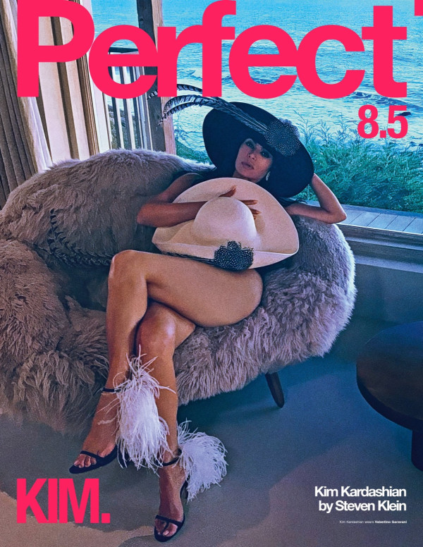 Kim Kardashian joue les divas futuristes pour Perfect Magazine !