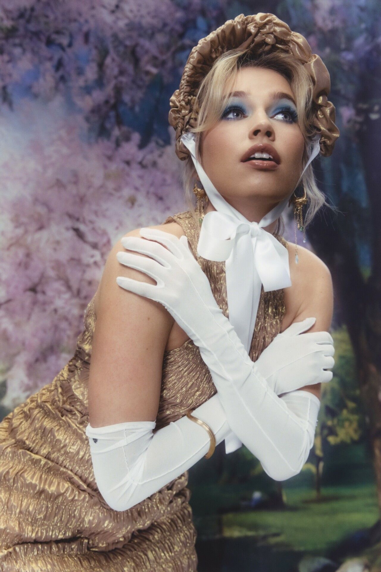 Thea Sofie Loch Naess, princesse dorée pour KK Magazine !