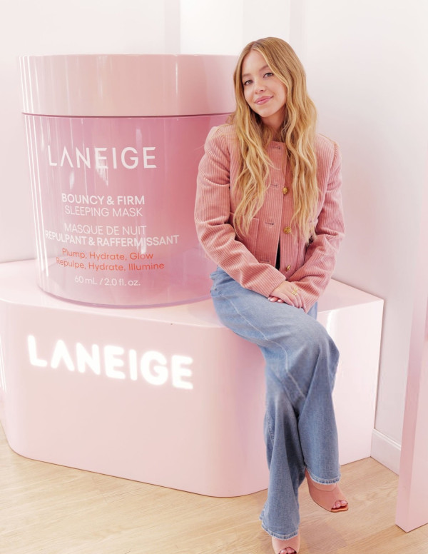 Sydney Sweeney et ses pots géants : l’amour cosmétique !