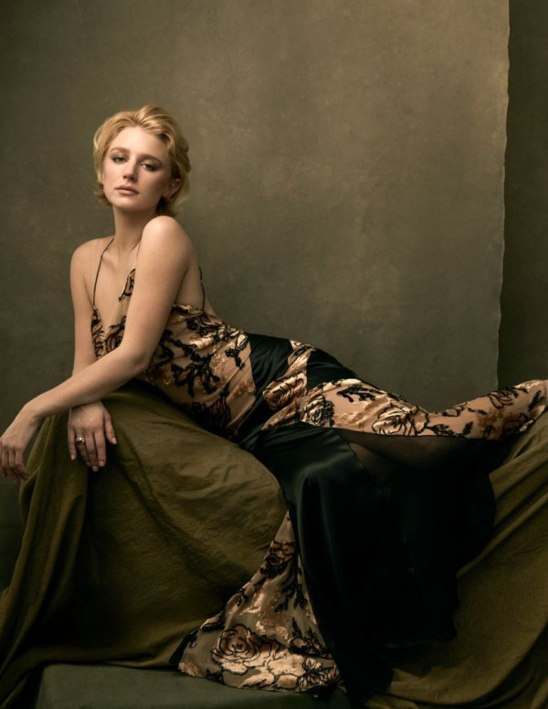 Julia Schlaepfer, diva chic pour PhotoBook Magazine ! 
