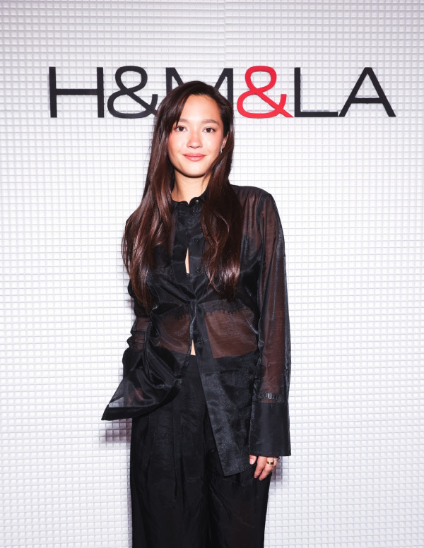 Lily Chee brille en noir au H&M LA Festival