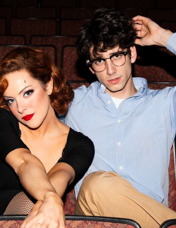 Elizabeth Gillies, star rétro dans un théâtre hanté !