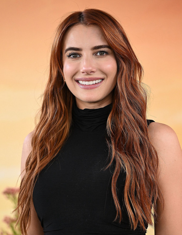 Emma Roberts brille au Revolve Festival 2025