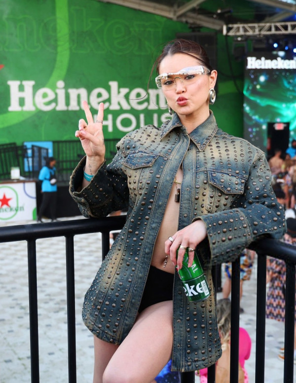 Paris Berelc, reine du style et du Heineken à Coachella