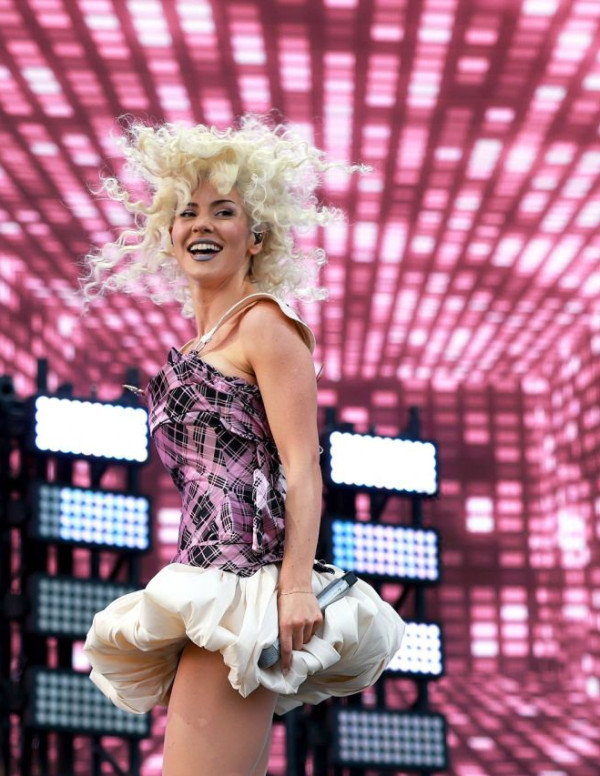 Marina Diamandis enflamme Coachella avec un look audacieux