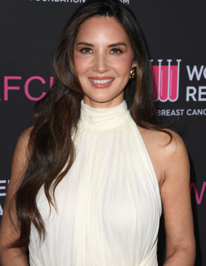 Olivia Munn éblouit au Gala 2025 à Los Angeles !