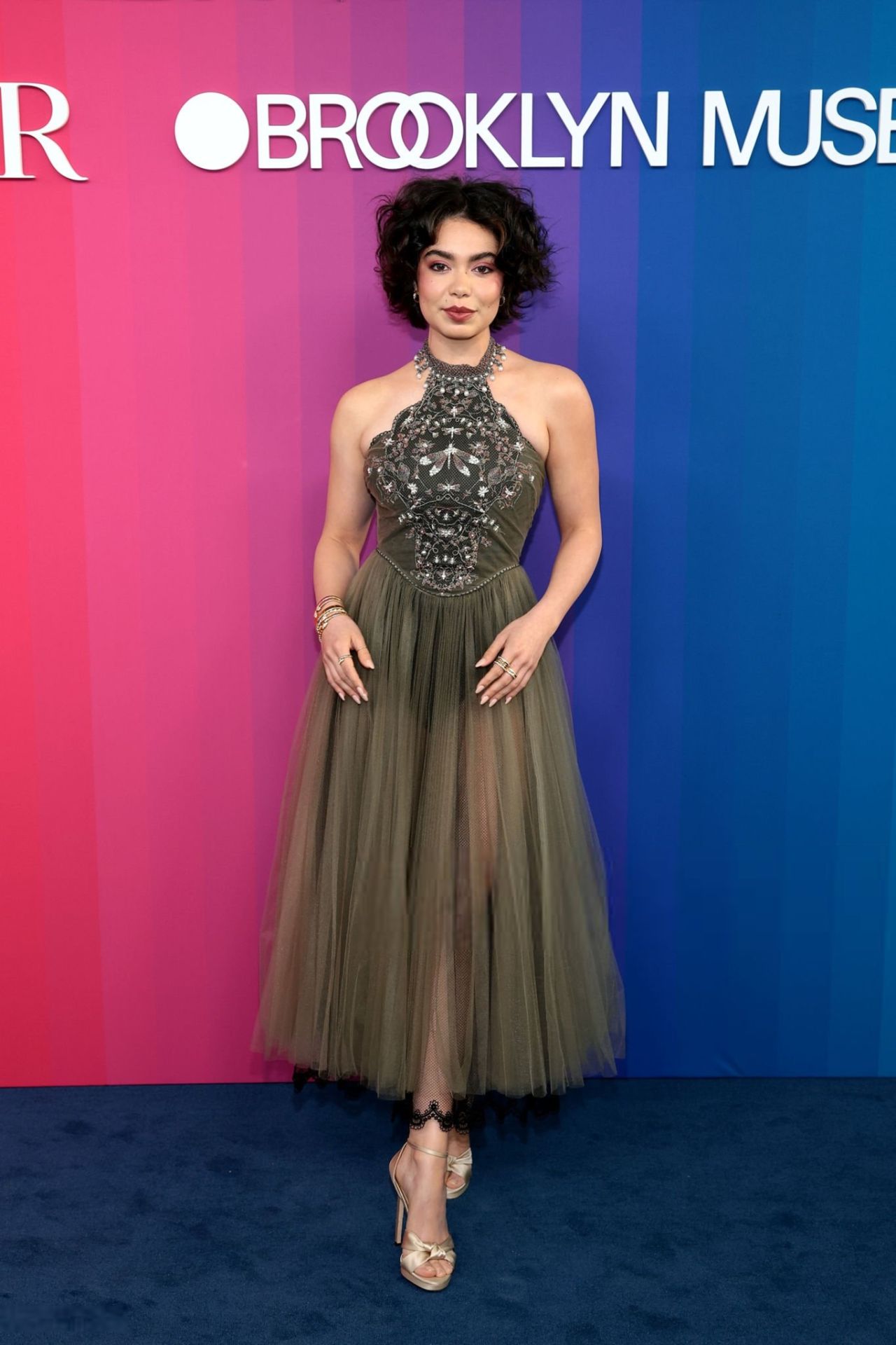 Auli’i Cravalho brille au Brooklyn Artists Ball avec Dior