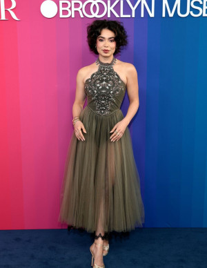 Auli’i Cravalho brille au Brooklyn Artists Ball avec Dior