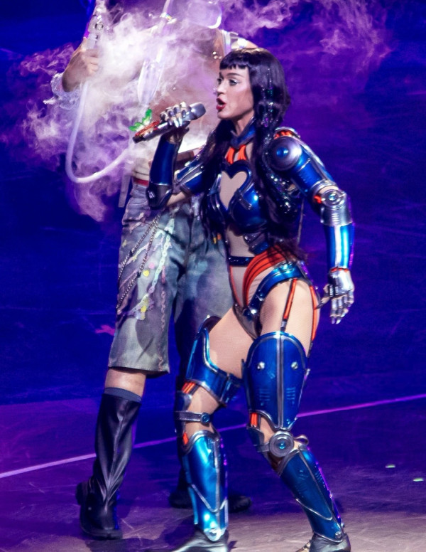 Katy Perry à Monterrey : la pop star devenue cyborg !