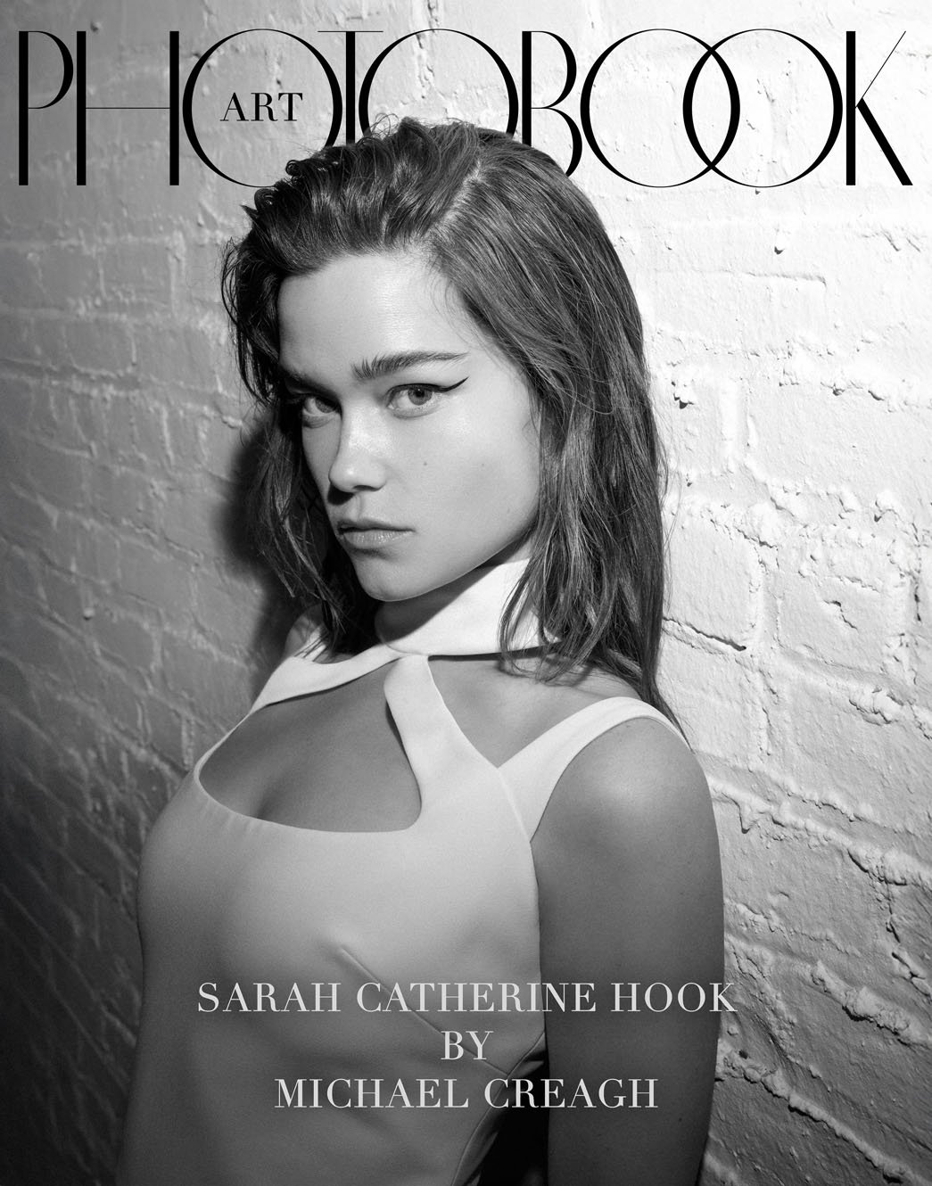 Sarah Catherine Hook, la diva qui pose en noir et blanc !
