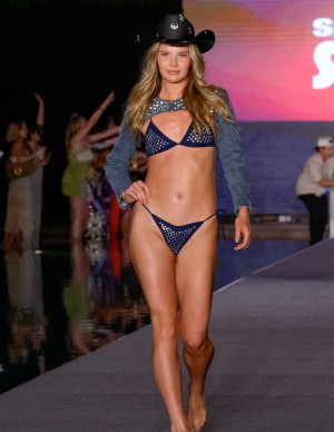 photos Ellie Thumann