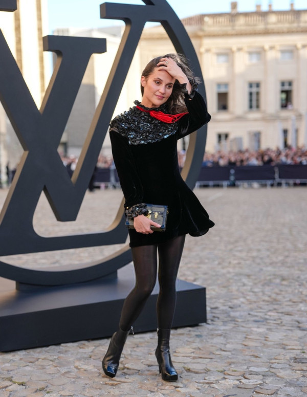 Alicia Vikander : La reine du vent chez Louis Vuitton !
