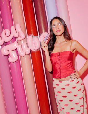 Olivia Rodrigo, reine du gloss et des bisous géants chez Lancôme !