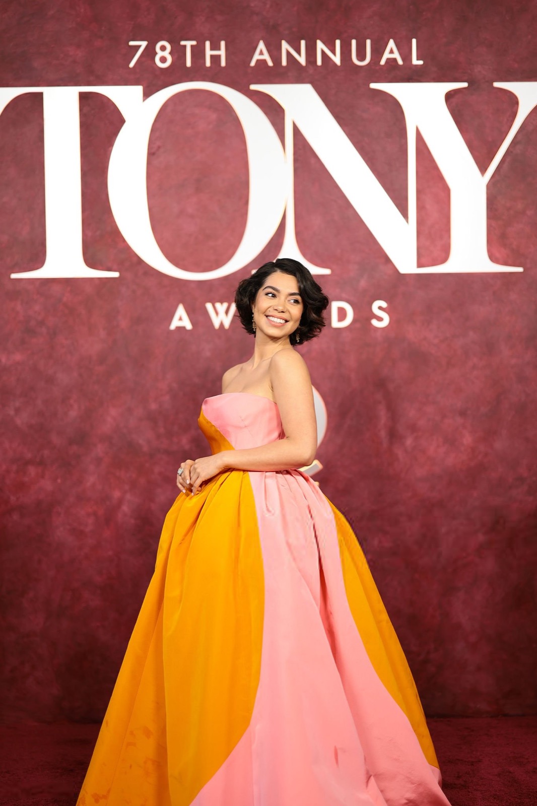 Auli'i Cravalho illumine les Tony Awards en arc-en-ciel chic !