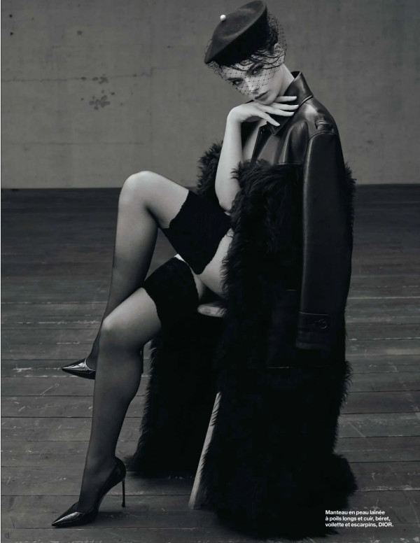 Deva Cassel pose en noir pour Numéro comme une reine gothique !