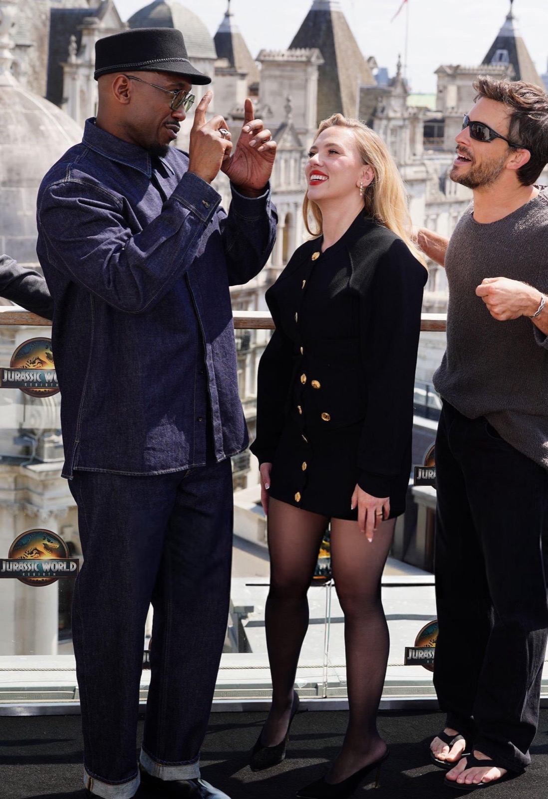 Scarlett Johansson : Reine des dinos en talons au sommet de Londres !