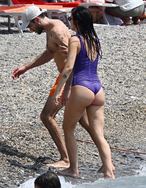 Aurora Ramazzotti : Reine du plongeon ou star des flotteurs chic ?