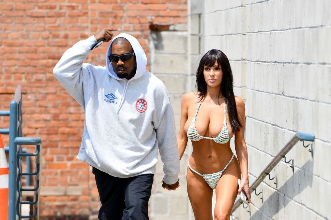 Bianca Censori défie Brooklyn avec sa lingerie bonbon !