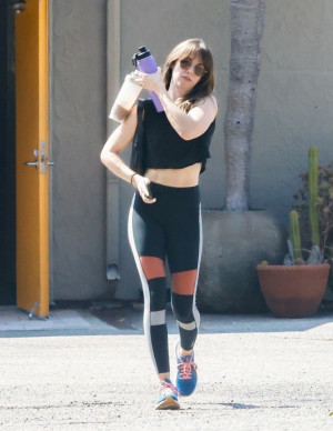 Alison Brie, la reine du fitness en mode décontracté à LA !