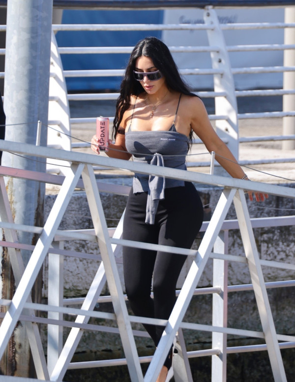 Kim Kardashian atterrit à Venise avec son glamour hors piste !