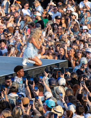 photos Megan Moroney