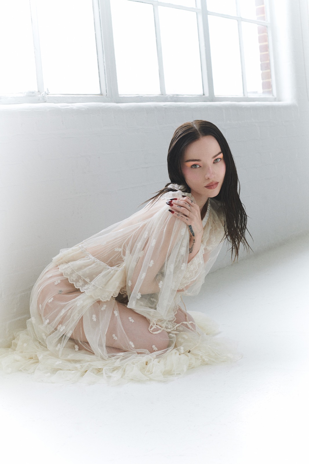 Dove Cameron, reine du style audacieux pour Marie Claire UK !