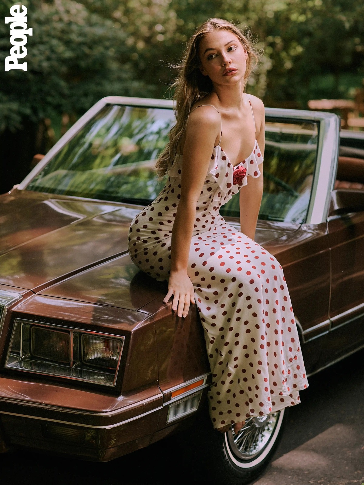 Madelyn Cline : Reine du Cabriolet et Icône Incontestable !