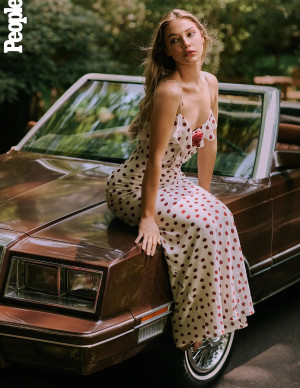 Madelyn Cline : Reine du Cabriolet et Icône Incontestable !