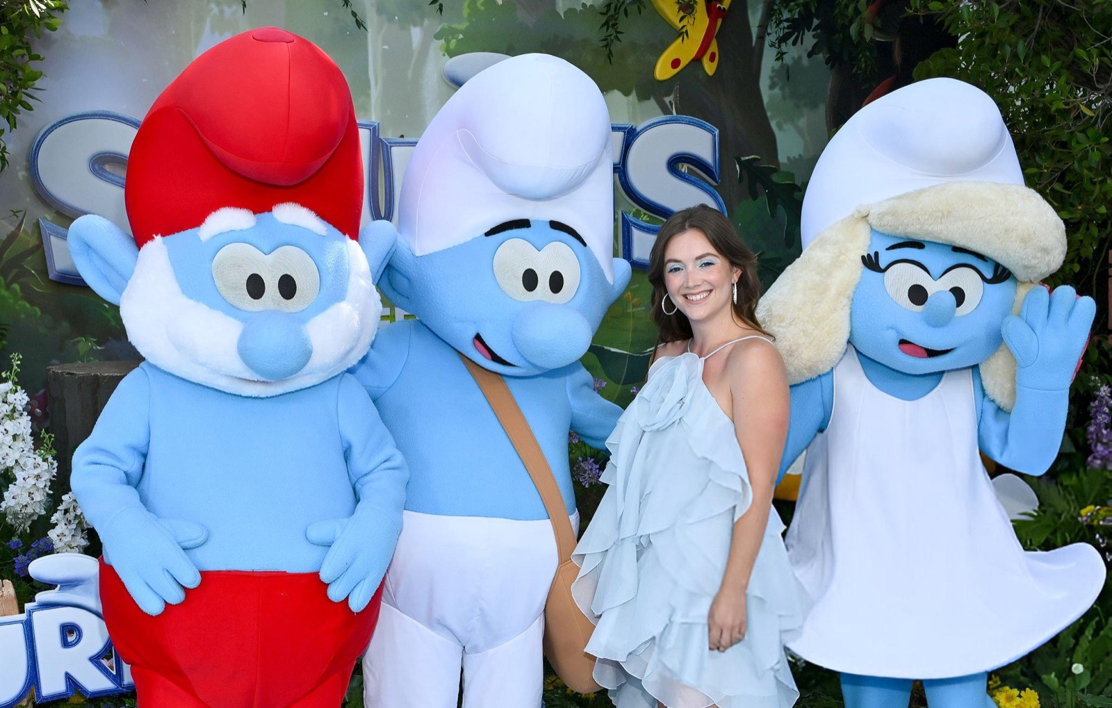 Billie Lourd voit la vie en bleu avec les Schtroumpfs à Hollywood