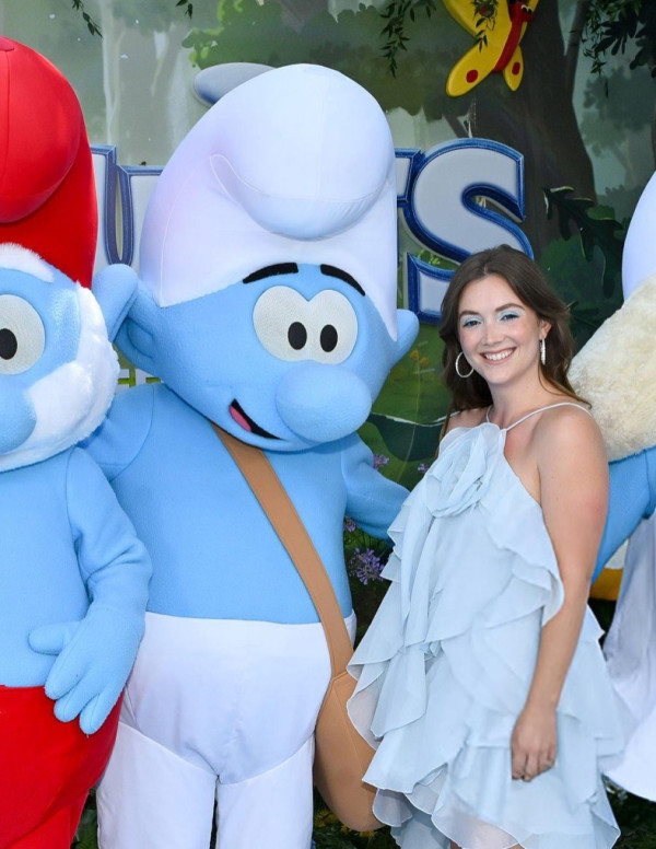 Billie Lourd voit la vie en bleu avec les Schtroumpfs à Hollywood