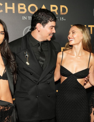 photos Elisha Herbert