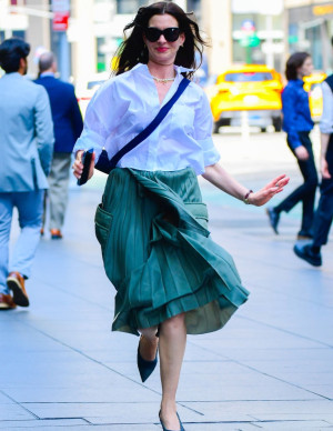 Anne Hathaway revisite la mode sur le tournage de Le diable s'habille en Prada 2