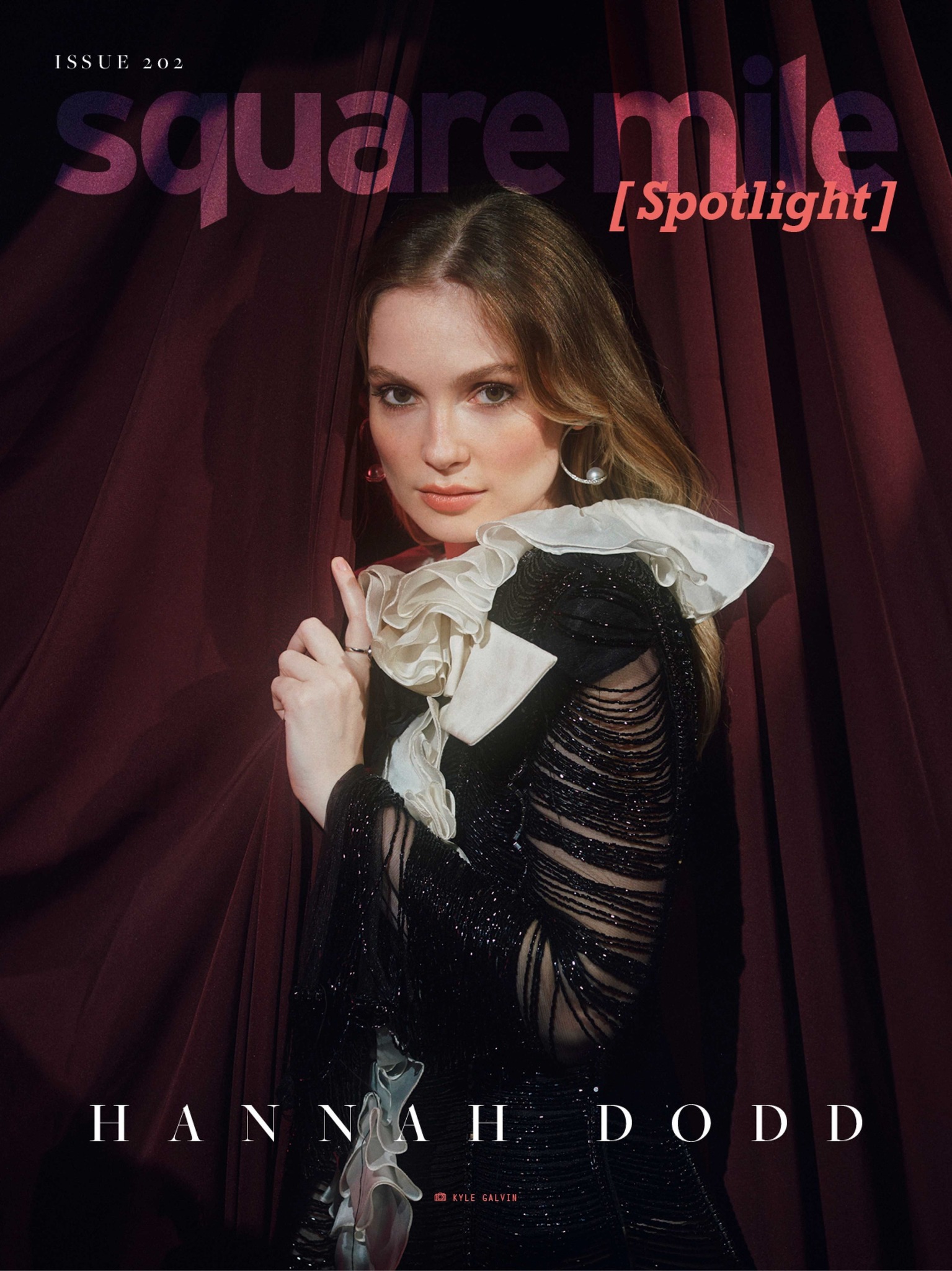 Hannah Dodd révolutionne l’élégance dramatique façon rideau de théâtre