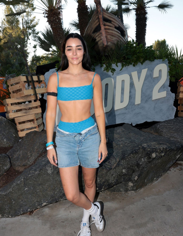 Indiana Massara opte pour le casual minimaliste au Nobody 2