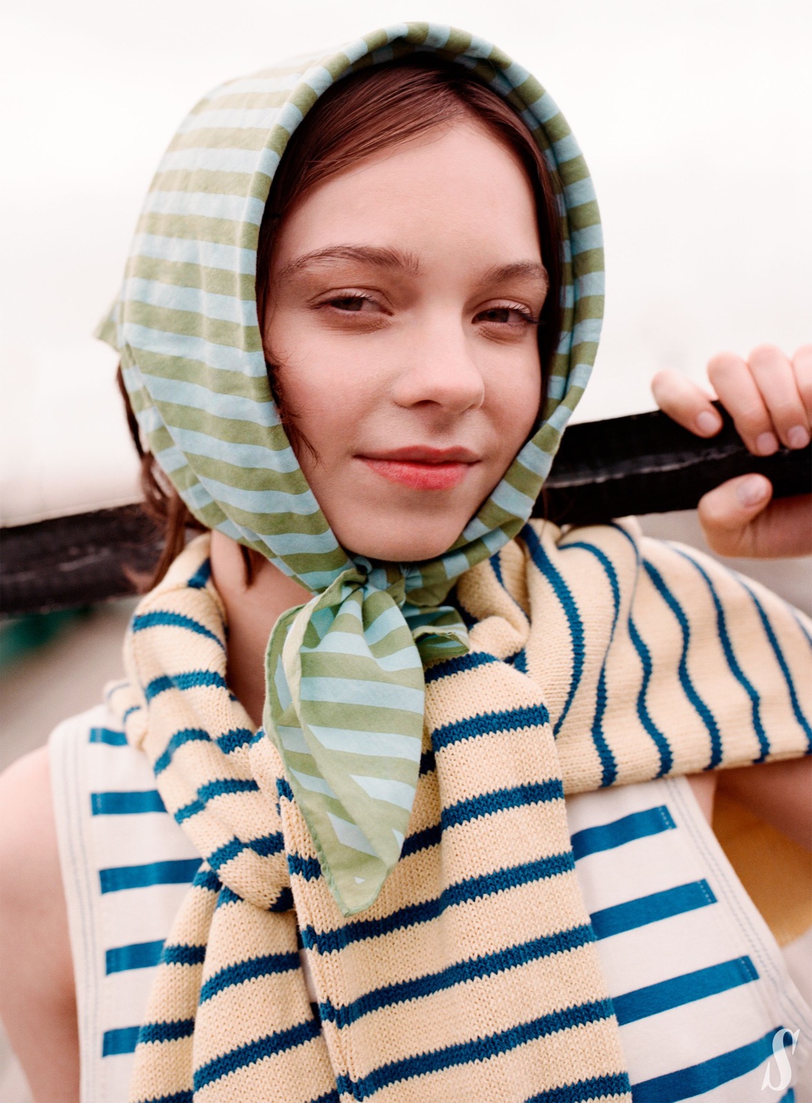 Emma Myers explore la mode entre conte marin et poésie urbaine