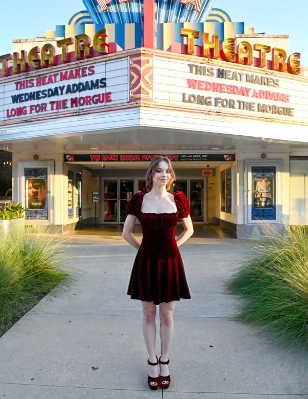 Emma Myers ensorcelle Atlanta lors de l’avant-première de Wednesday saison 2
