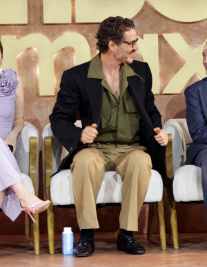 photos Kaitlyn Dever