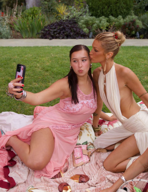 Bella Hadid au lancement du parfum Orebella Eternal Roots à Beverly Hills