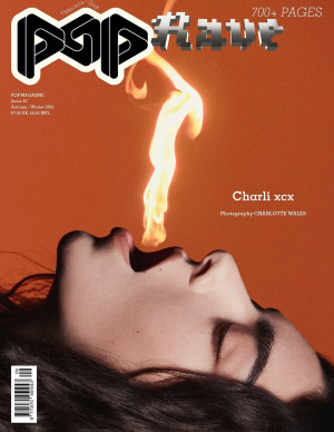 Charli XCX en shooting brûlant pour POP Magazine