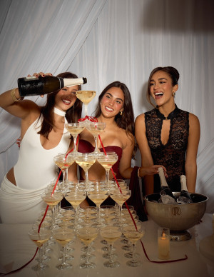 Luana Barron à la soirée Between Us Midnight Bloom