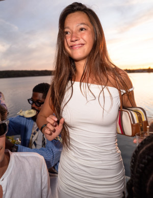 Lily Chee au dîner de The Surf Lodge à Montauk