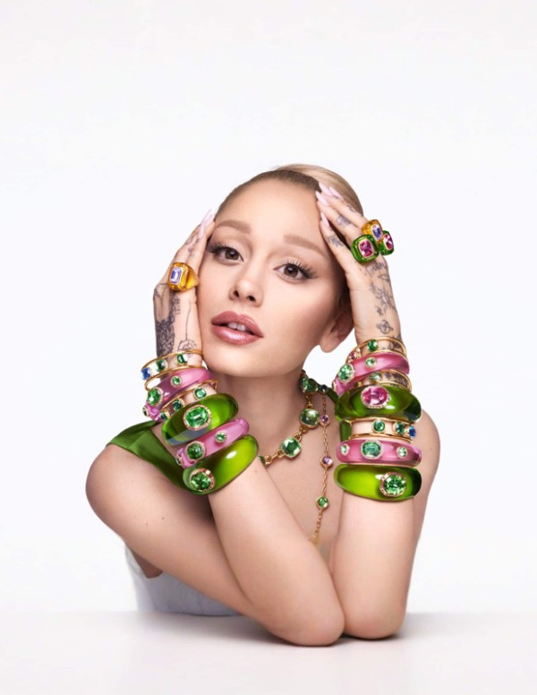 Ariana Grande en shooting pour la collection automne hiver Swarovski