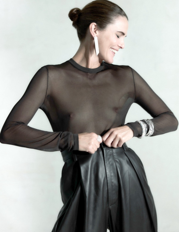 Keri Russell dans un shooting sculptural pour WWD magazine