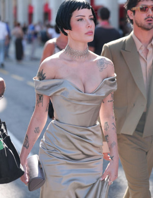 Halsey à son arrivée à l’hôtel Excelsior pour la Mostra de Venise