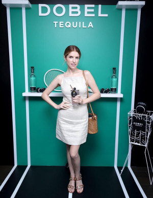 Anna Kendrick au photocall Dobel Tequila pendant l’US Open de New York