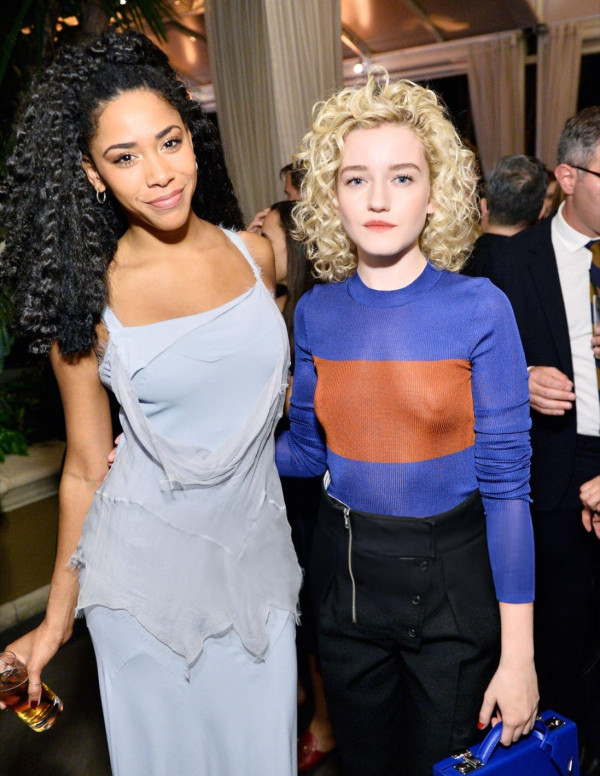Julia Garner transparence à la soirée Women in Hollywood
