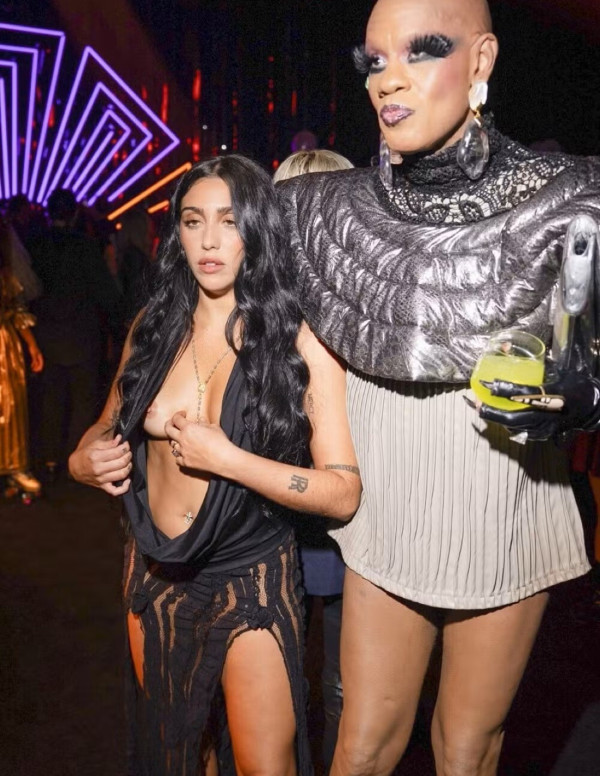 Lourdes Leon en totale liberté à la soirée Valentino Beauty à New York