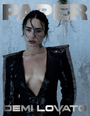 Demi Lovato en shooting dramatique pour le magazine Paper