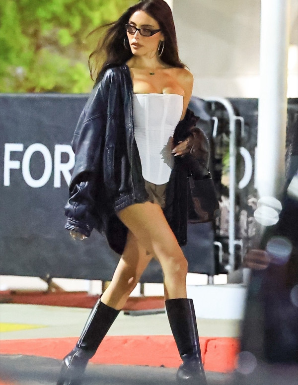 Madison Beer au concert de Tate McRae au Kia Forum en muse fatale