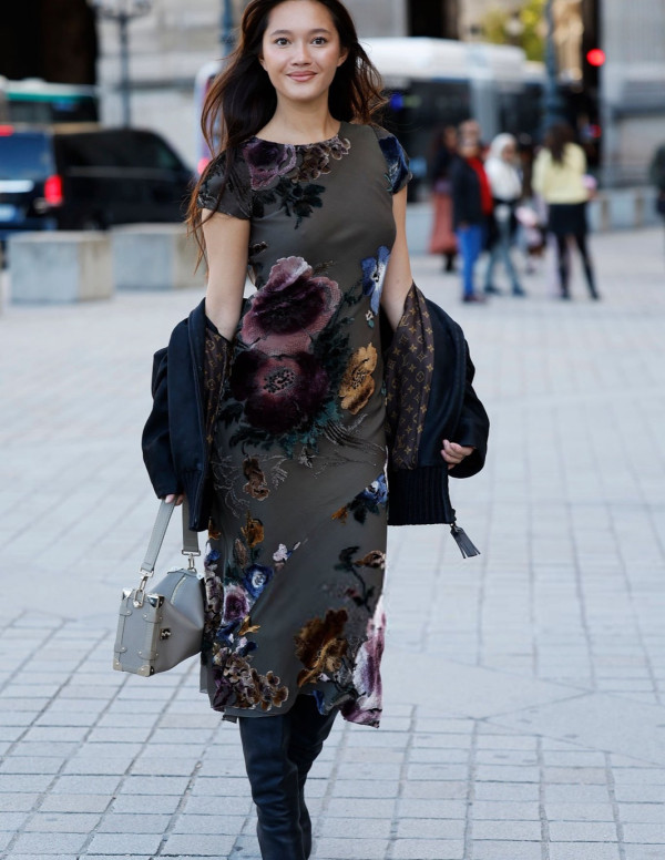 Lily Chee au défilé Louis Vuitton à la Fashion Week de Paris